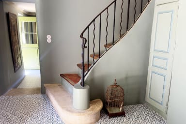 L'escalier menant aux chambres