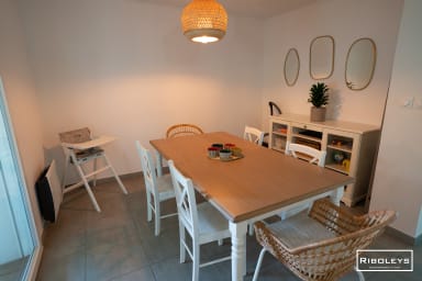 Salle à manger avec chaise bébé