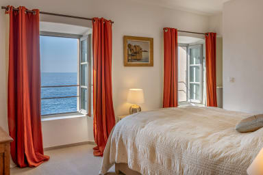 Chambre queen size avec douche
