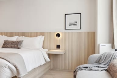 King-size bed, sleeps 2, and seating area