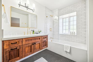 En-suite bathroom with shower/tub combination and high-end toiletries.