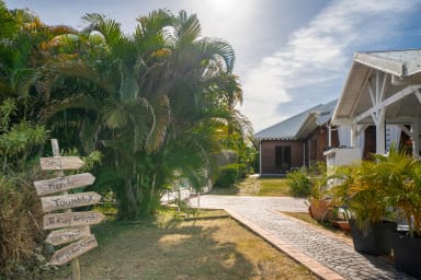 Photo de Bungalow en location saisonnière à Sainte-Anne en Guadeloupe