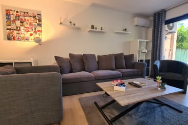 SALON CONFORTABLE AVEC CANAPE ET FAUTEUILS