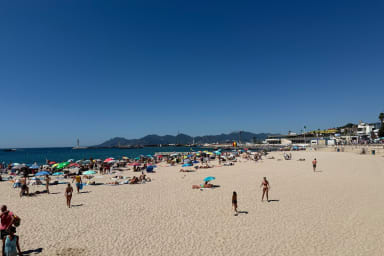 A peine à 10 minutes à pied des plages, cet appartement bénéficie d'un...