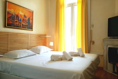 Chambre configurée lit king size