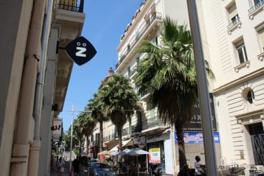 L'immeuble sur la droite