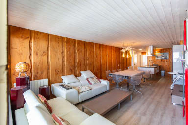 salon vue sur la station et la grenouillere