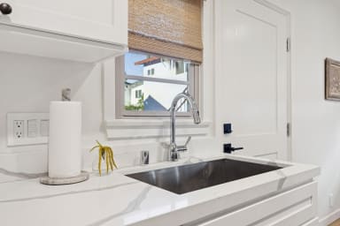 Full kitchen: Coffee drip, fridge, stove/oven, plates and utensils, dishwasher