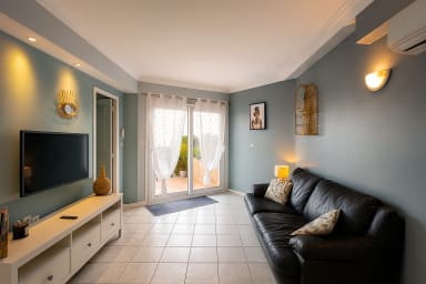 Lounge climatizzata con vista mare, TV e Wi-Fi