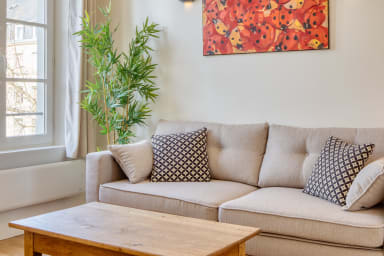 Salon cosy avec canapé-lit 