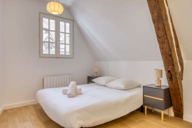 Espace de repos avec lit 2 places confortable