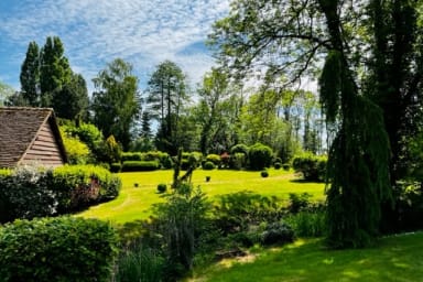 Vue sur le parc depuis la piscine