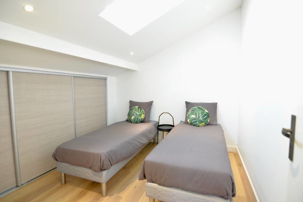 Immobilier Coco Elaura : Duplex moderne avec 2 chambres et un balcon à Biarritz  