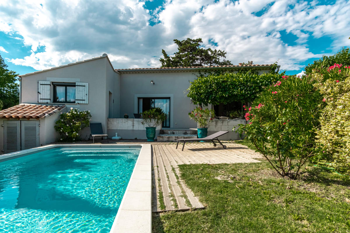 La Verdière - Maison contemporaine de plain pied avec jardin et piscine pri