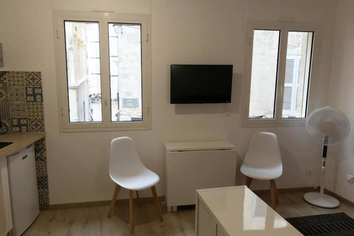 Studio Paisible Pour 2 Proche Palais Des Papes