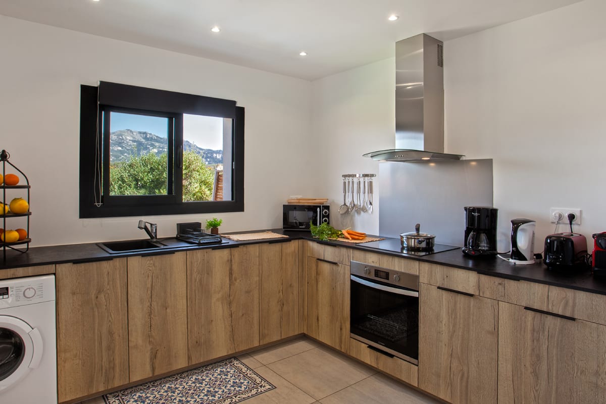  immobilier  appartement Levante au calme,  piscine partagée et bbq