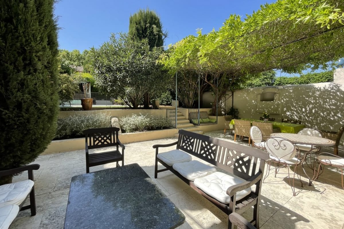  immobilier  Charmante maison de village avec piscine et terrasse ombragée
