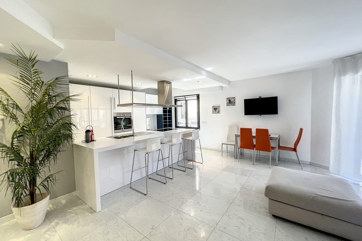  immobilier  Rue d'Antibes Premium 2 chambres 2 bains Exclusif Olam Properties Cannes 