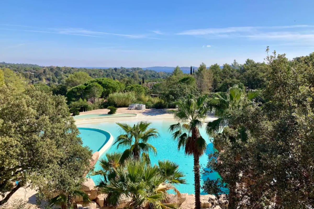 Apt lumineux avec jardin et vue sur mer