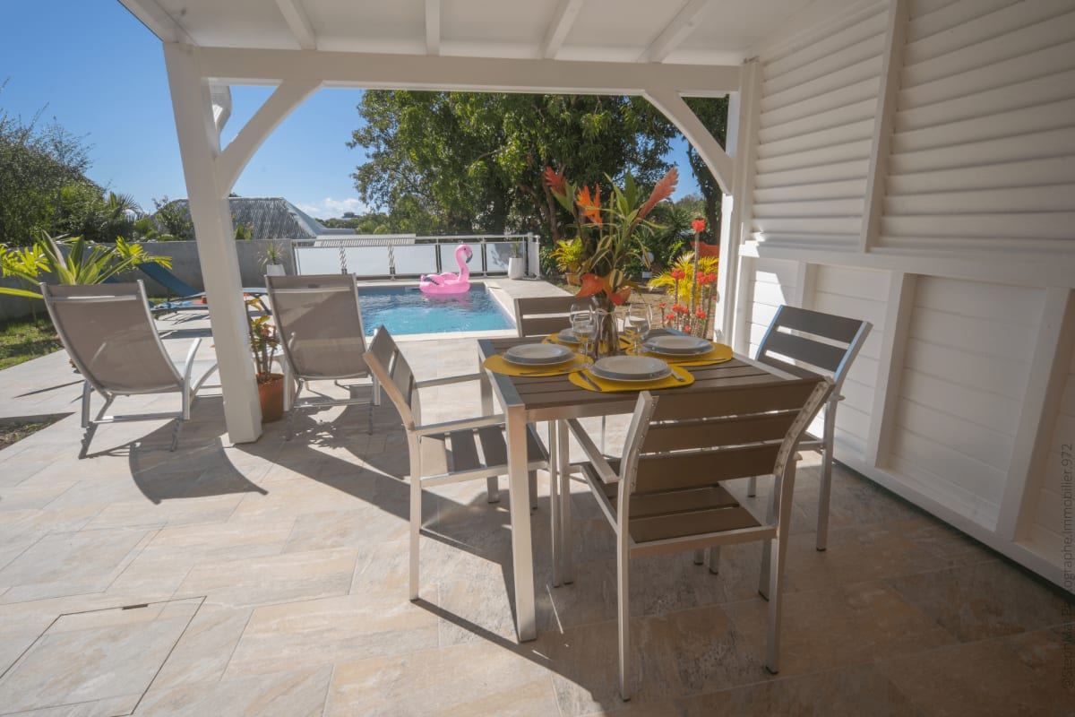 immobilier  972A - Magnifique rez-de-chaussée avec piscine