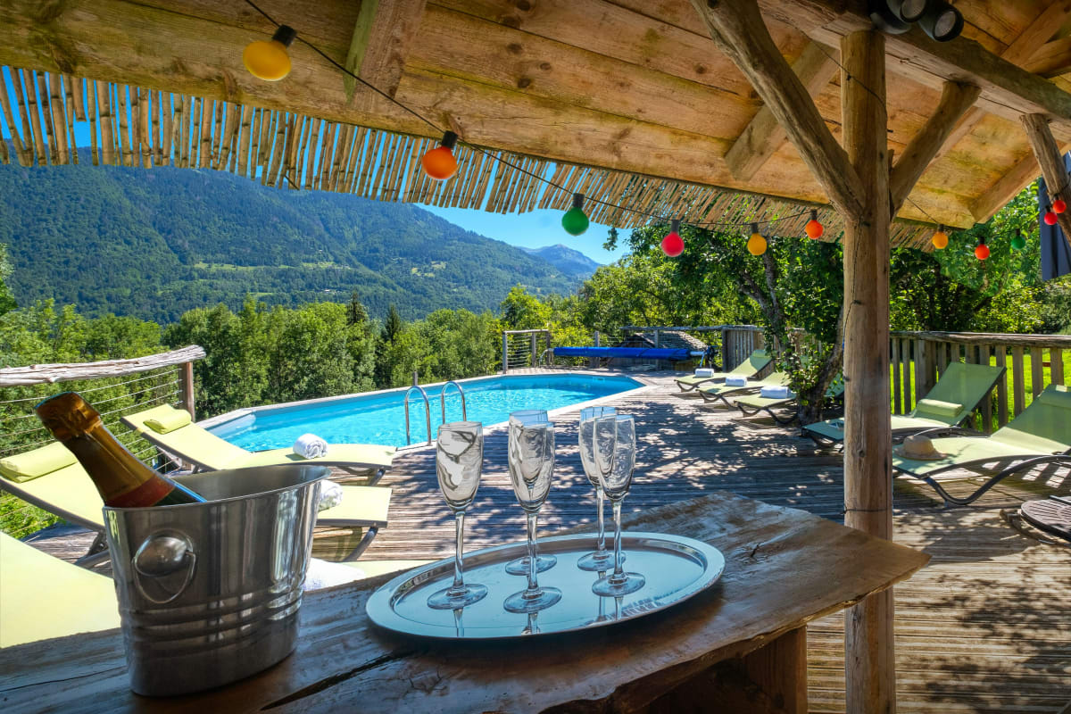 Jacuzzi, salle de jeux et piscine - OVO Network