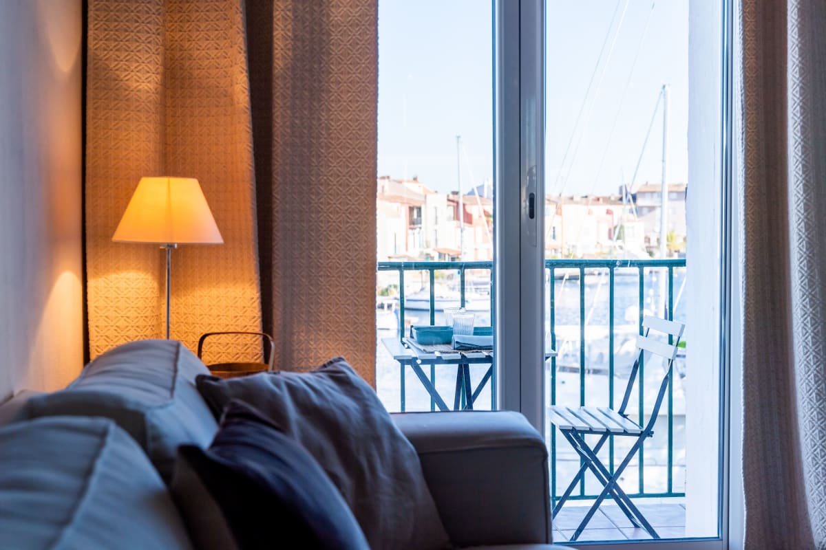  Lumineux nid avec balcon et vue sur le port 