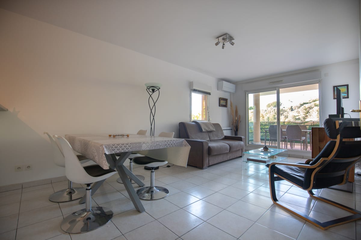 Immobilier Appartement à Mandelieu - Piscine et court de tennis  