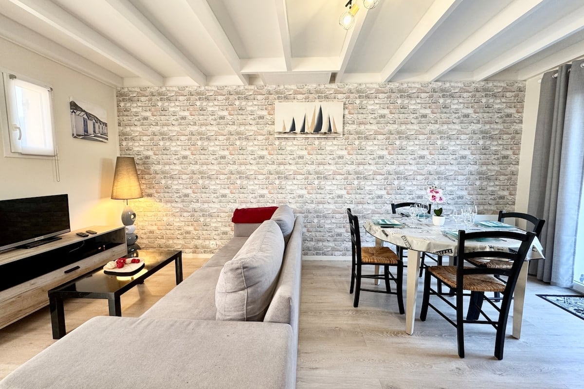 Maison   Maisonnette refaite à neuf - 300m des plages