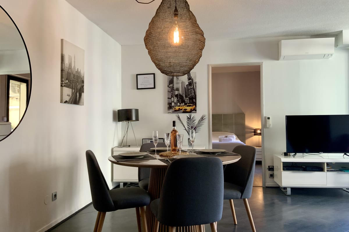  immobilier  L' Antigone- Climatisation, Wifi et Parking !