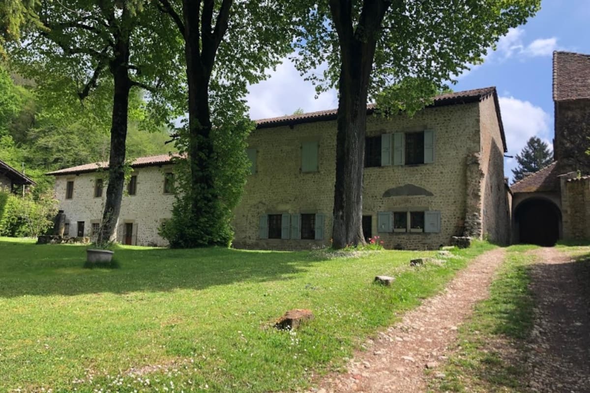 LA CHARTREUSE DE LA SYLVE BÉNITE, grande bâtisse