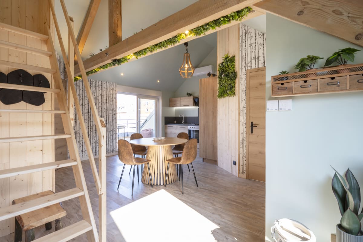 Immobilier La Cabane - deux chambres et grande terrasse    ⭐️⭐️⭐️                       