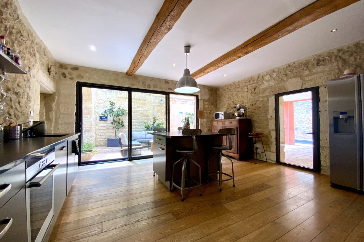 Immobilier La Maison de la Place - Maison de charme avec piscine & pierres apparentes   