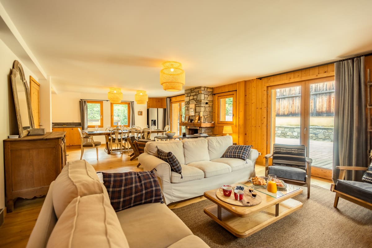  Chalet Chalet authentique et spacieux à Méribel – 5 chambres