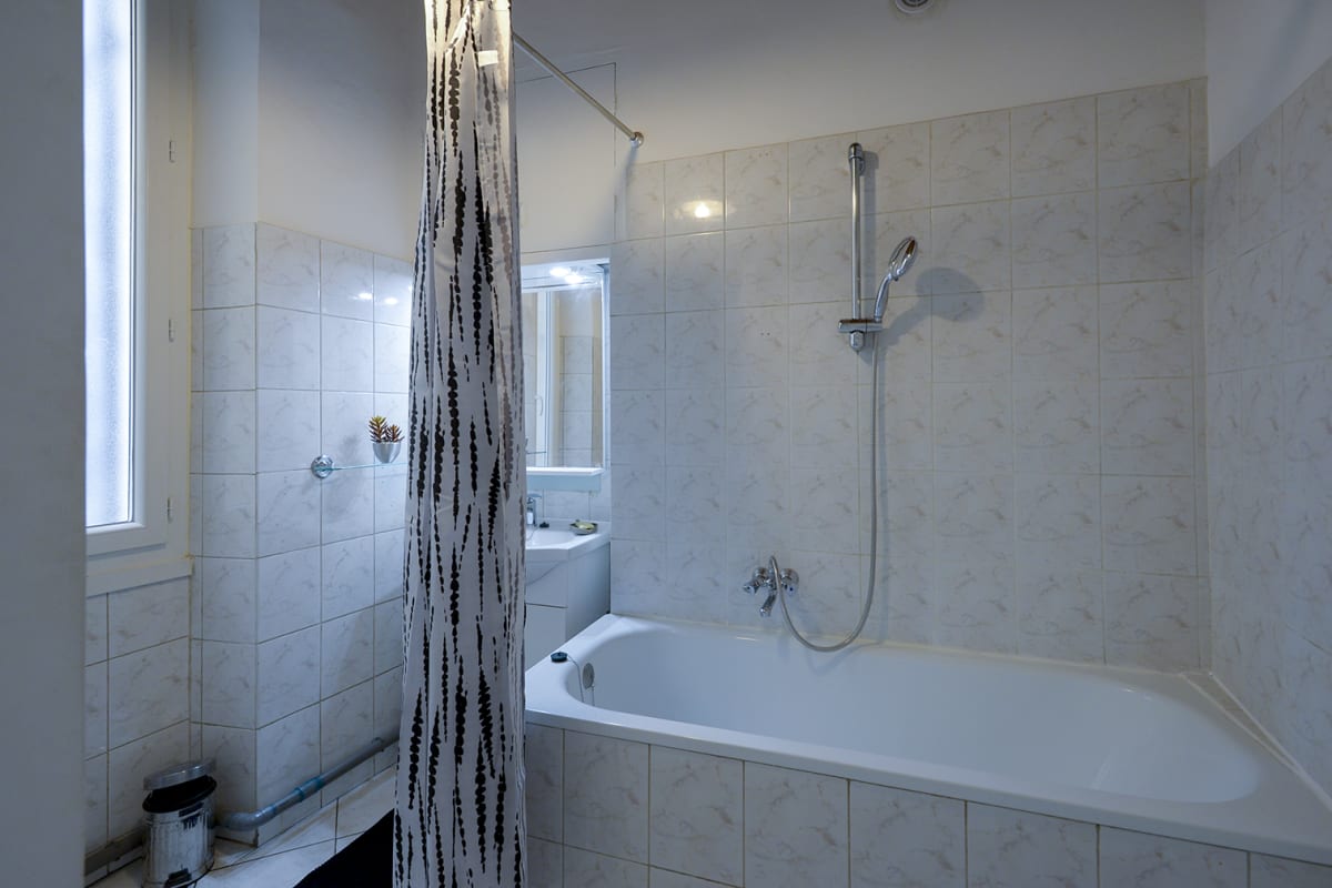 Immobilier Beau studio - vue sur Notre-Dame de la Garde  