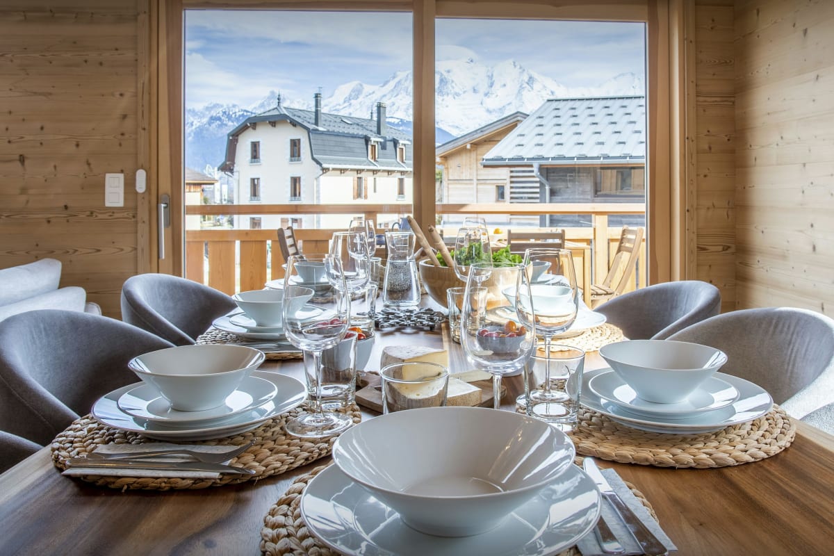 Chalet   Séjour pour 8 avec vue sur le Mont Blanc et jacuzzi - OVO Network