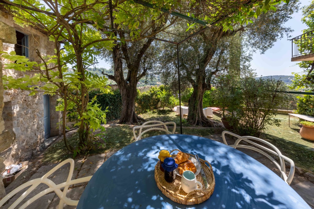 Maison de village iconique en Provence – Rénovée avec goût, vue imprenable