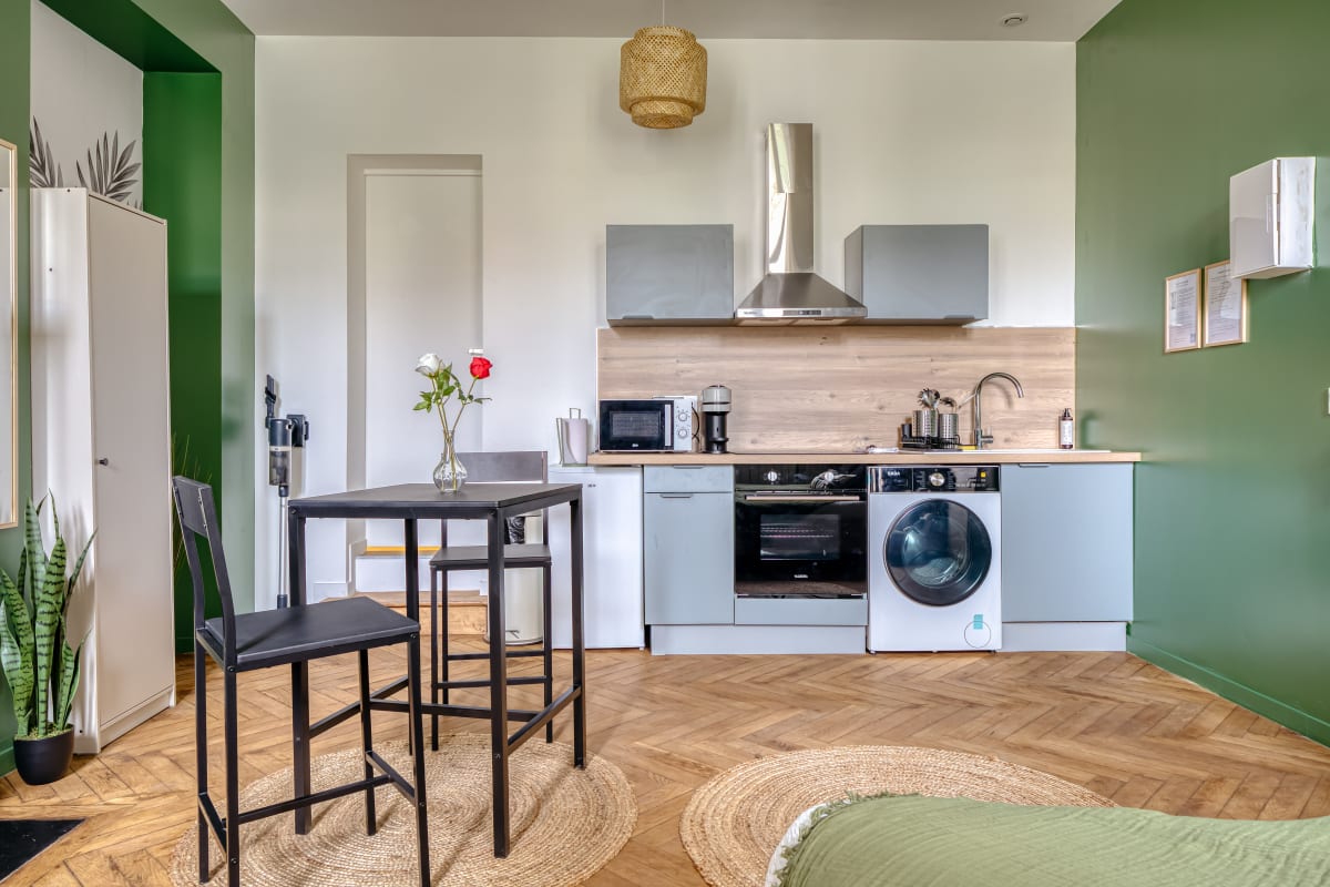 Appartement Chez Guillaume - Studio Jungle rénové balnéo à la gare  