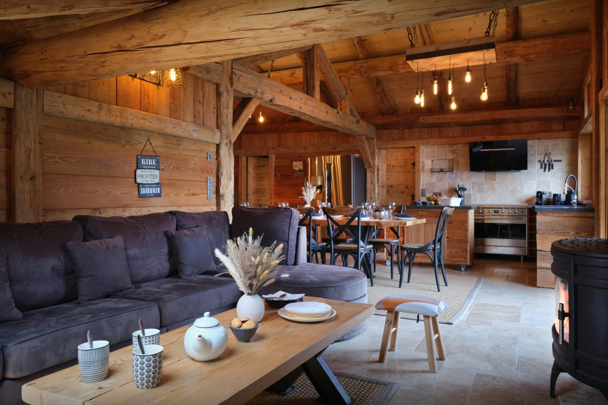 Chalet Charmante ferme rénovée avec jacuzzi, terrasse et balcon - OVO Network 