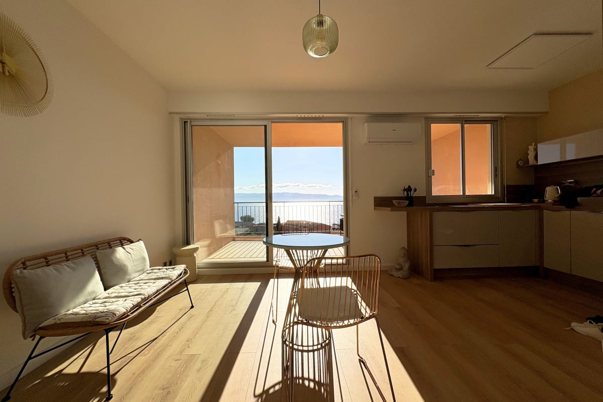  Appartement Studio lumineux avec vue mer à Ajaccio