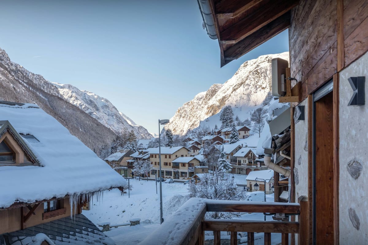  immobilier  Maison pour 4 avec balcons donnant sur le massif des Écrins - OVO Network