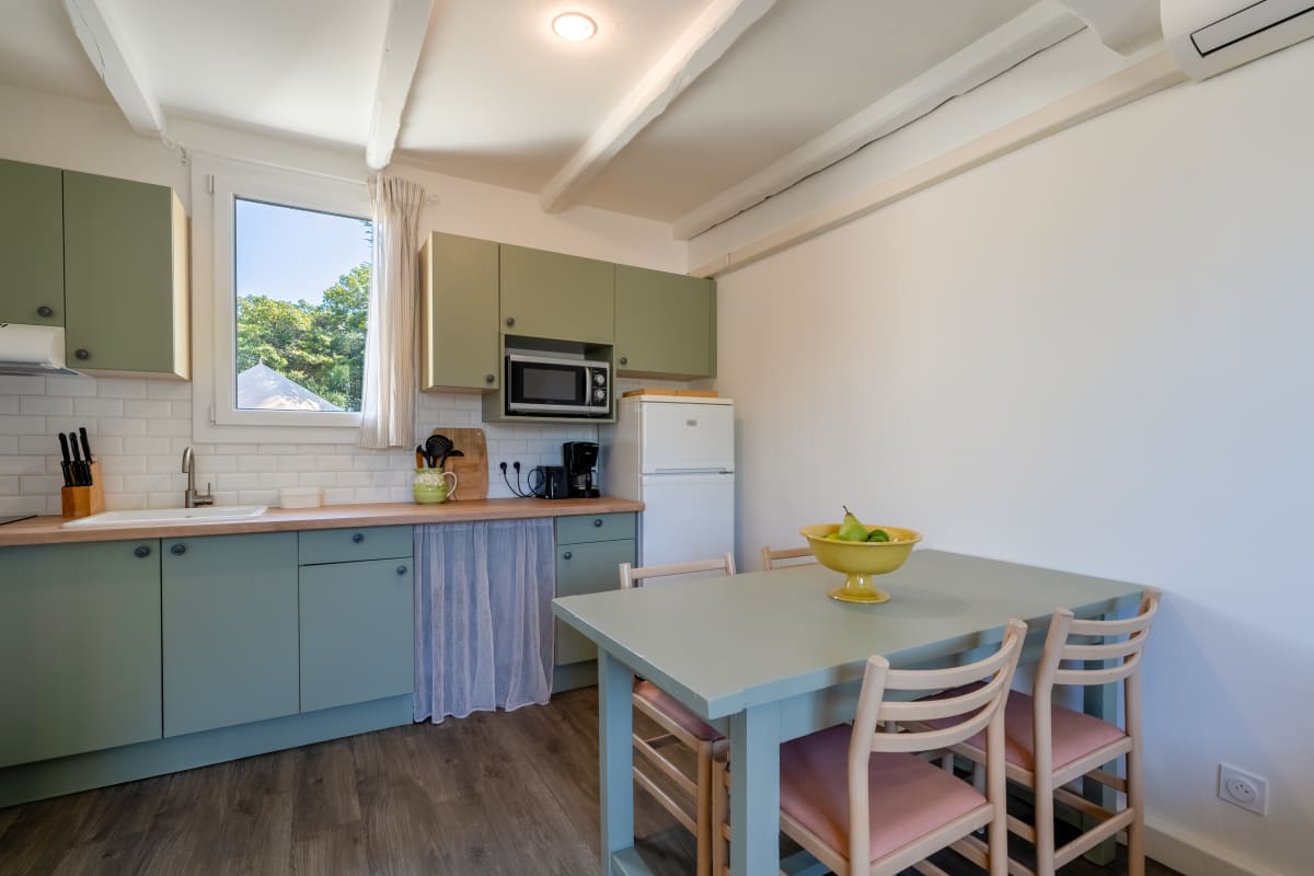  immobilier  Logement avec piscine et clim en Provence
