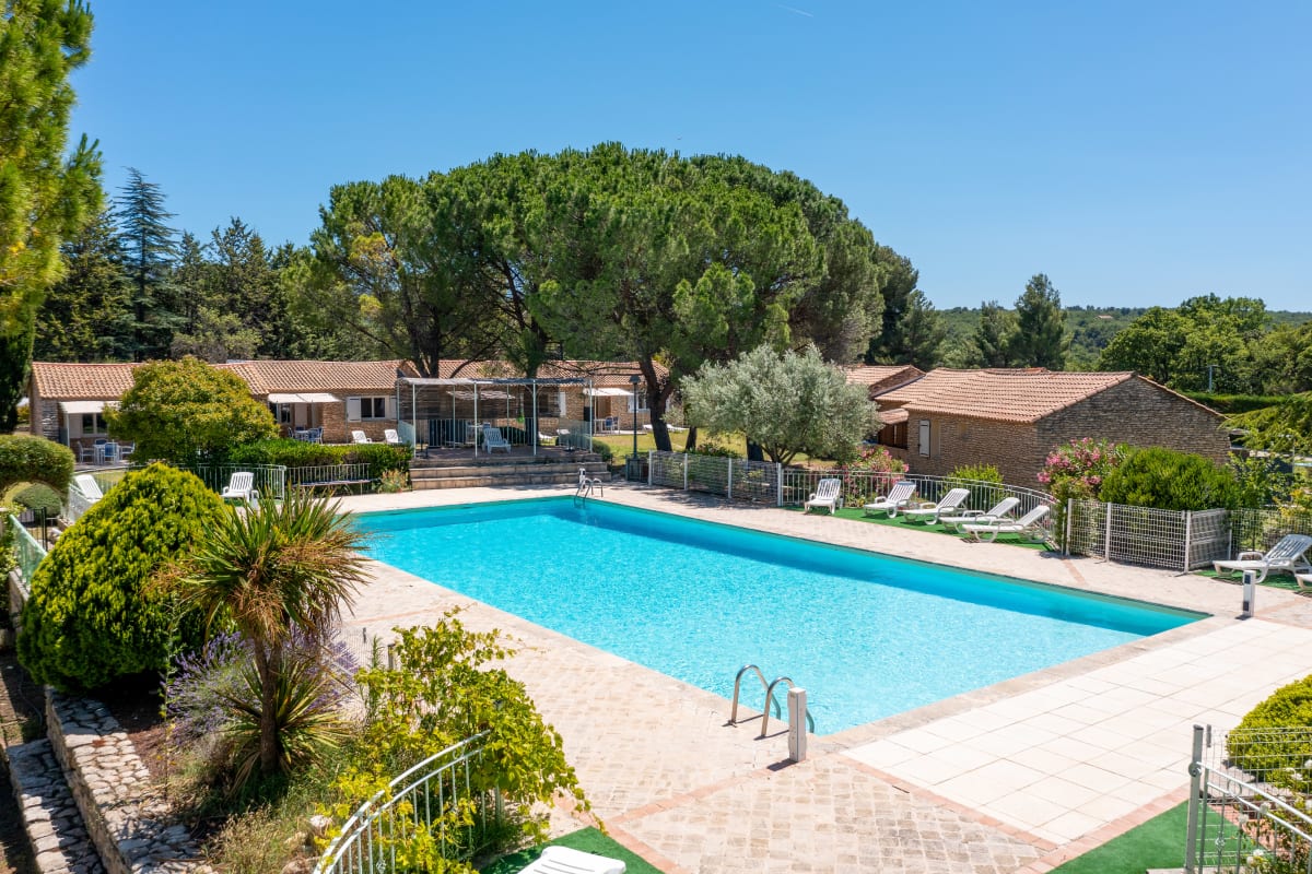 Logement avec piscine au calme
