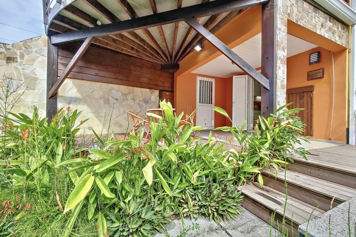Immobilier Le Cardinal -Jacuzzi - Patio  