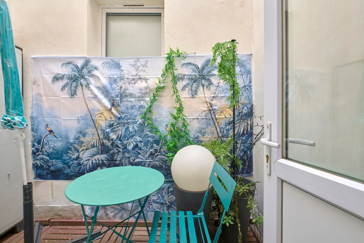  Martyrs · 9e · Studio design avec balcon – géré par Mey Agency 