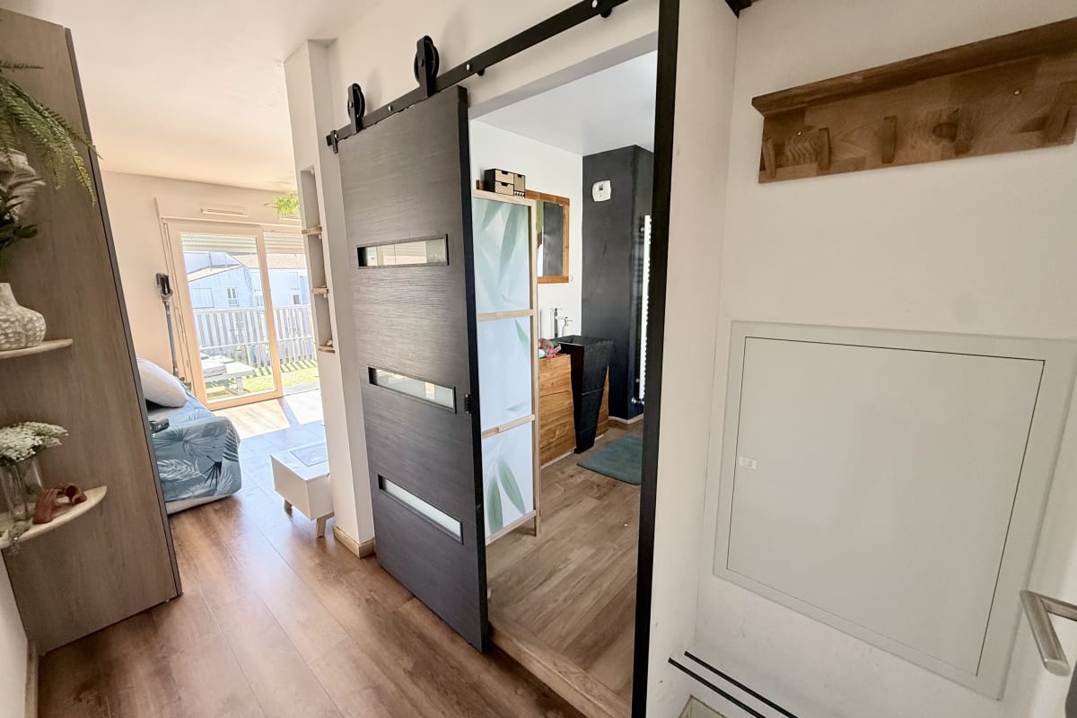 Immobilier Studio lumineux avec baignoire balnéo et terrasse  