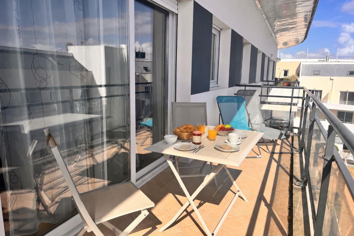Charmant appartement avec balcon et piscine