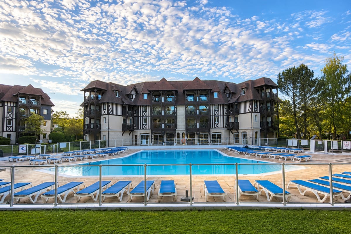 Appartement lumineux avec piscine  et balcon