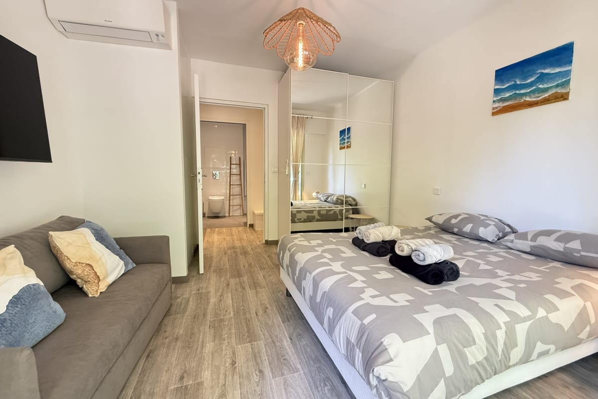 immobilier  Terrasse & Calme • 8 min mer • Garage privé