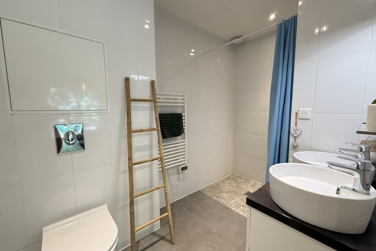 Appartement   Terrasse & Calme • 8 min mer • Garage privé