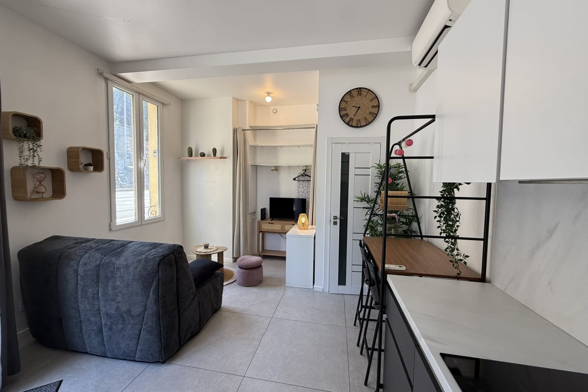 Immobilier Studio 18m² rénové – RDC, proche commerces & bus  